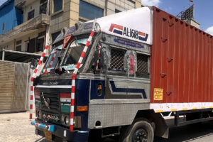 32 feet close body truck for rent in new delhi